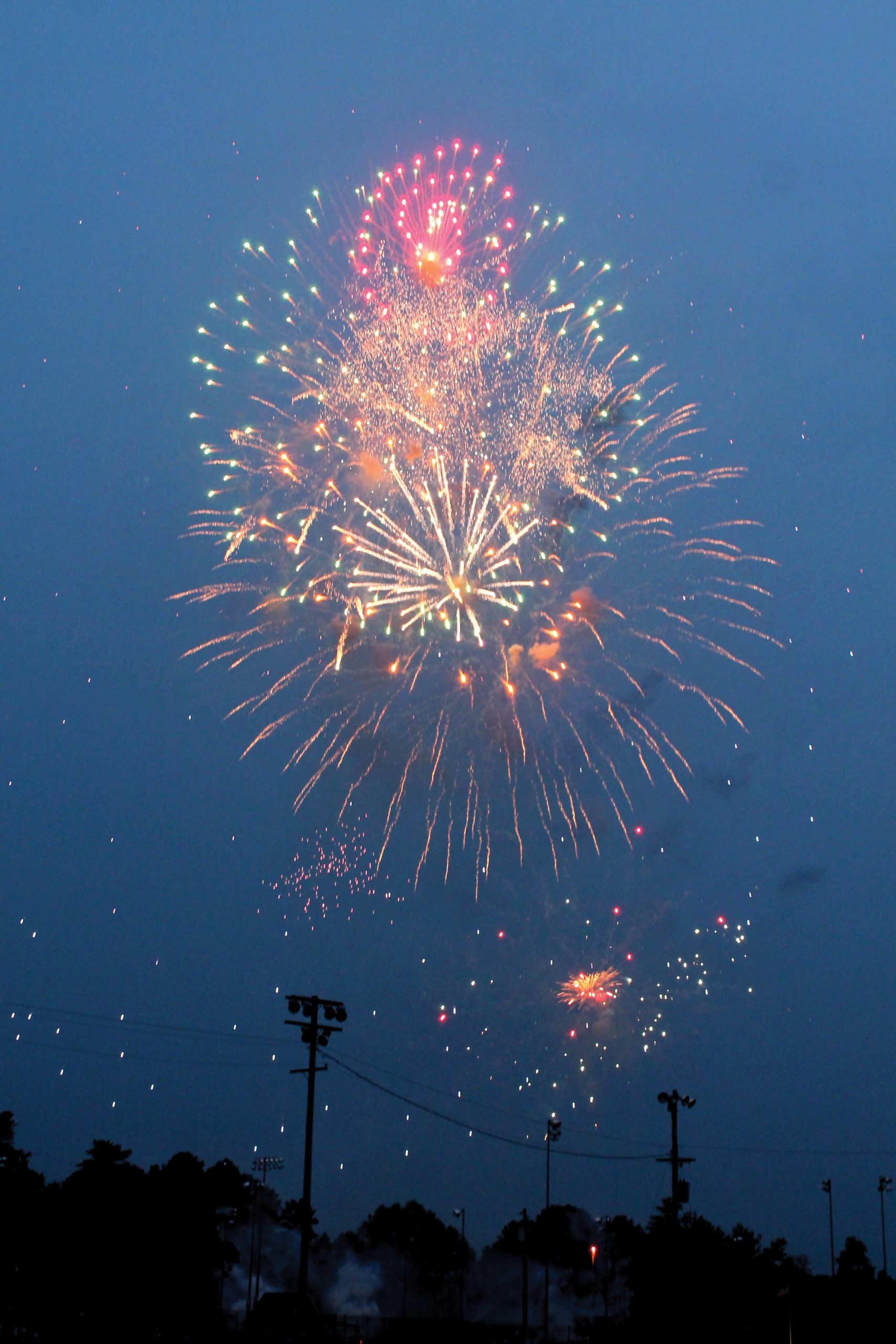 Approaching storm doesn’t dampen Mathews Fireworks Show - Gazette Journal