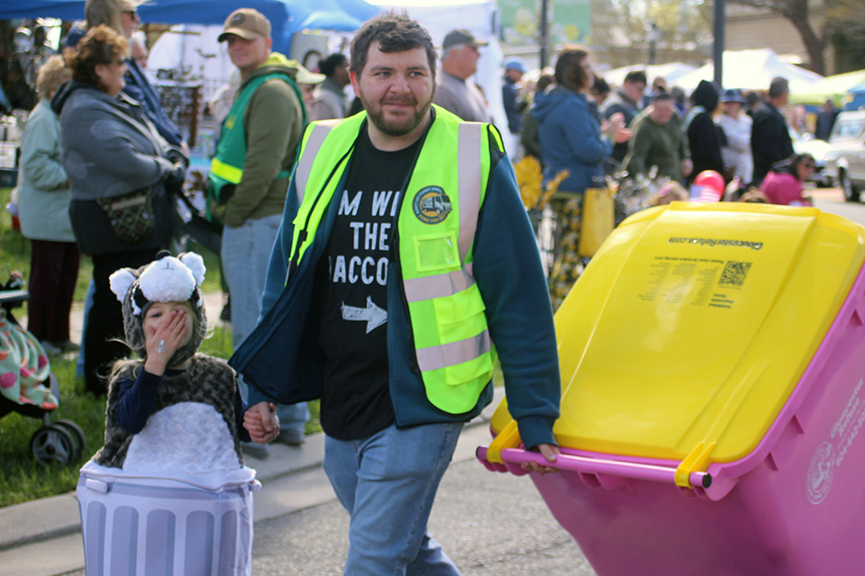 An estimated 25,000+ enjoy Gloucester Daffodil Festival - Gazette Journal