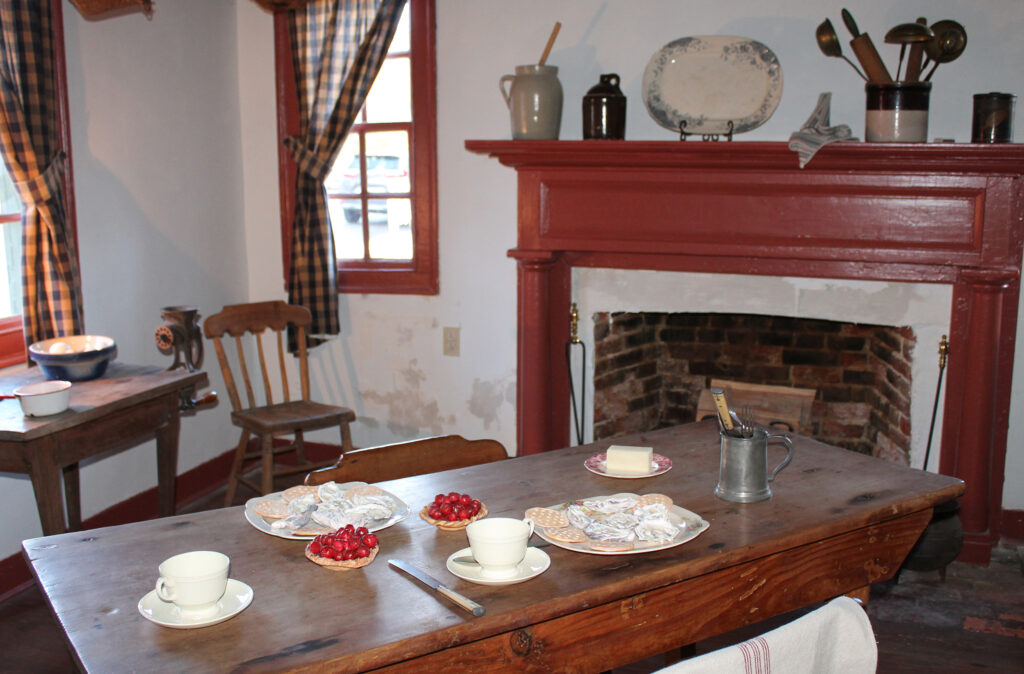 mathews tomkins cottage thanksgiving table